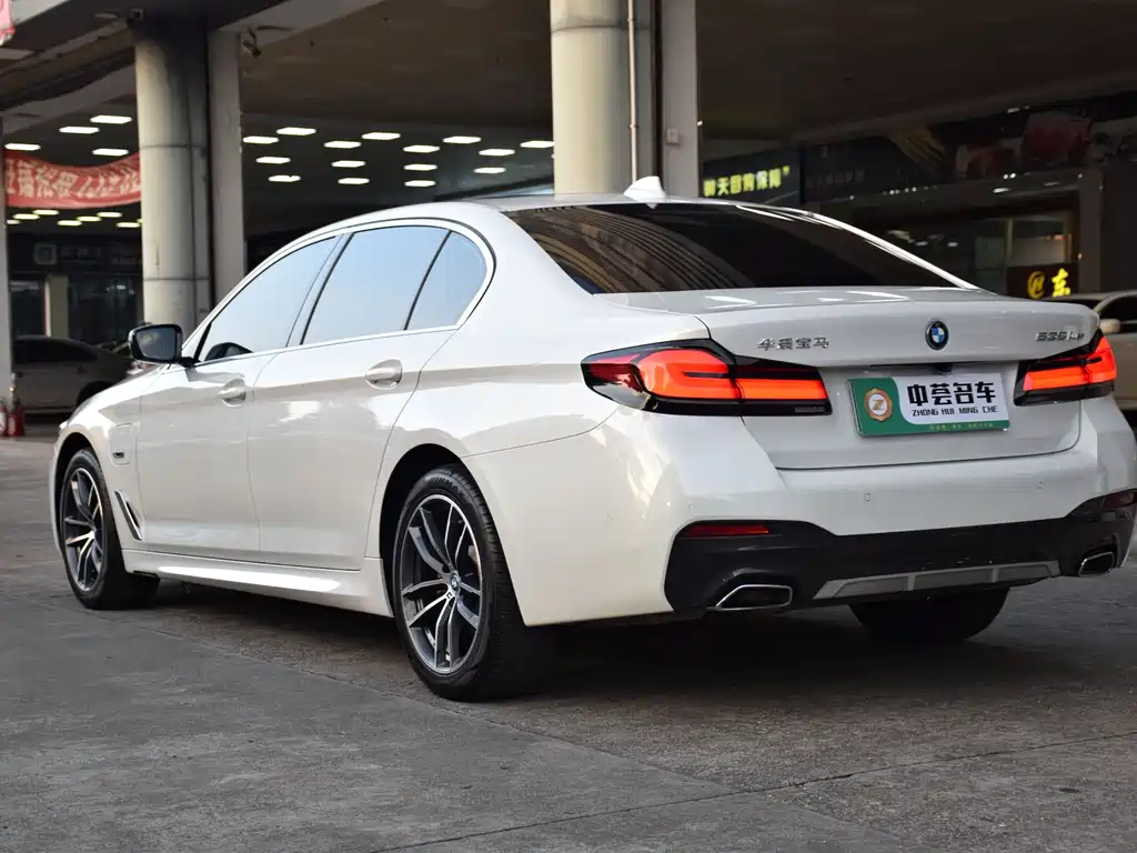 BMW 5 Series PHEV 2022 — фото 18