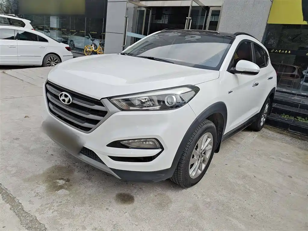MODERN TUCSON