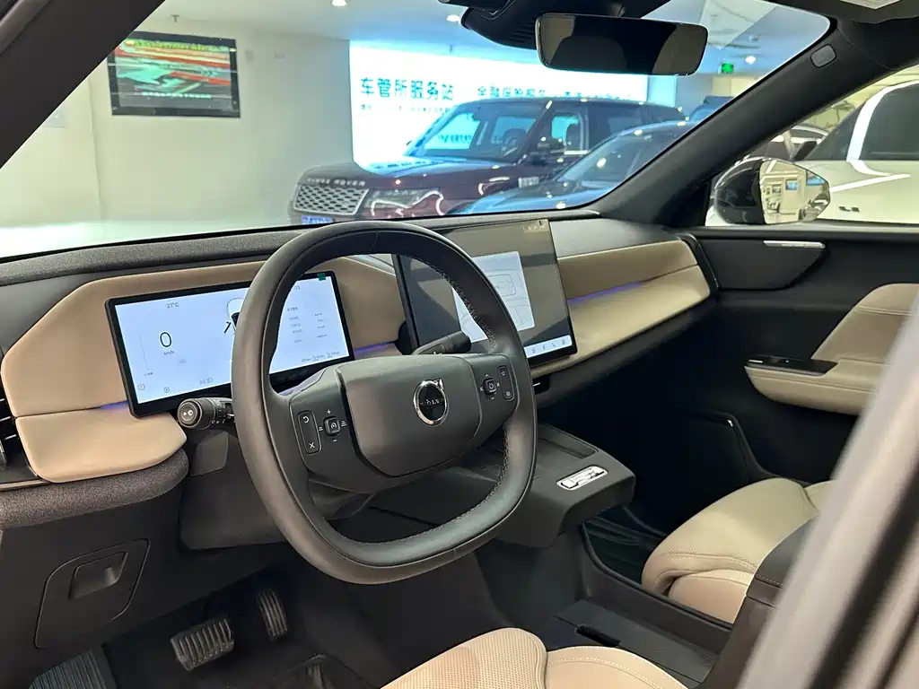 Volvo XC70 PHEV — миниатюра 10