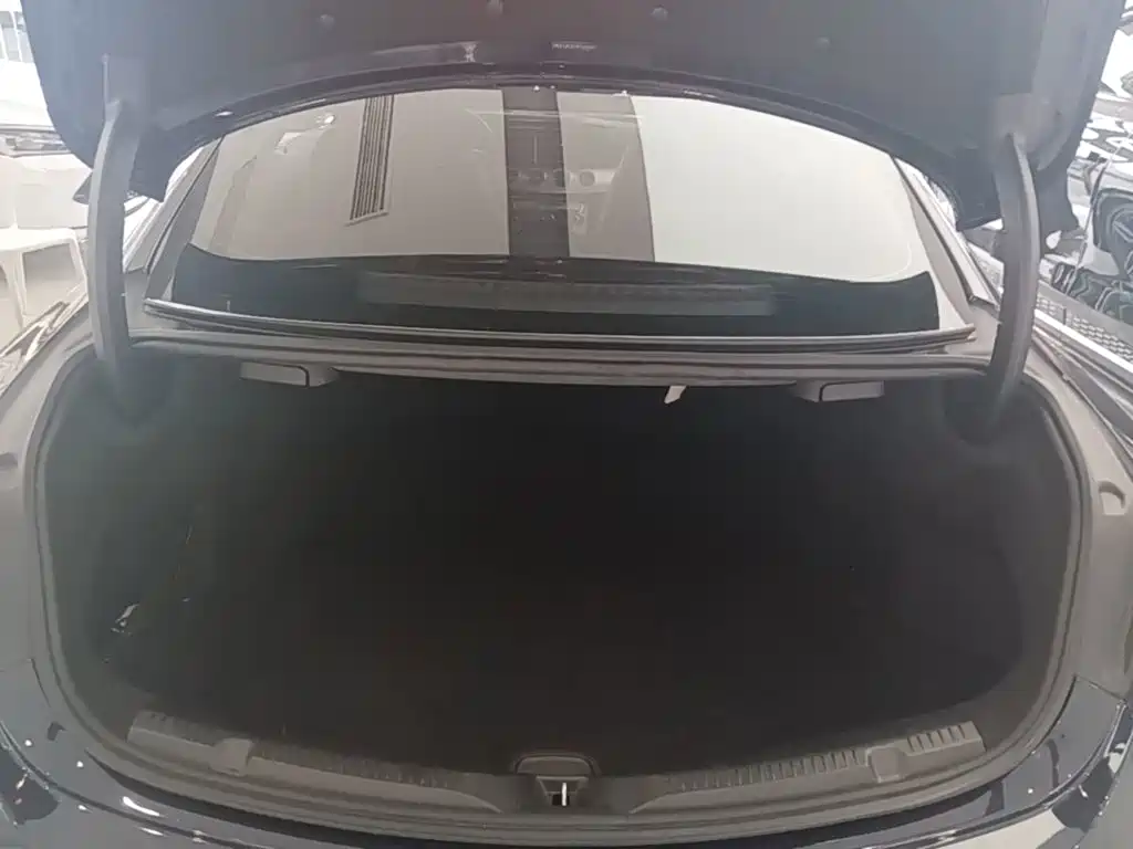 Mercedes-Benz E-Class (Import) — миниатюра 19