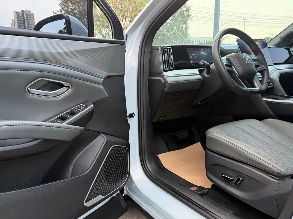 BYD L DM-i — миниатюра 9