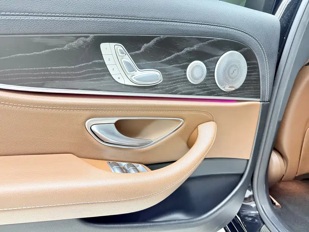 Mercedes-Benz E-Class — миниатюра 5