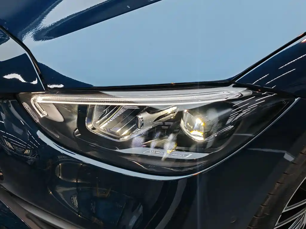 Mercedes-Benz C-Class — миниатюра 3