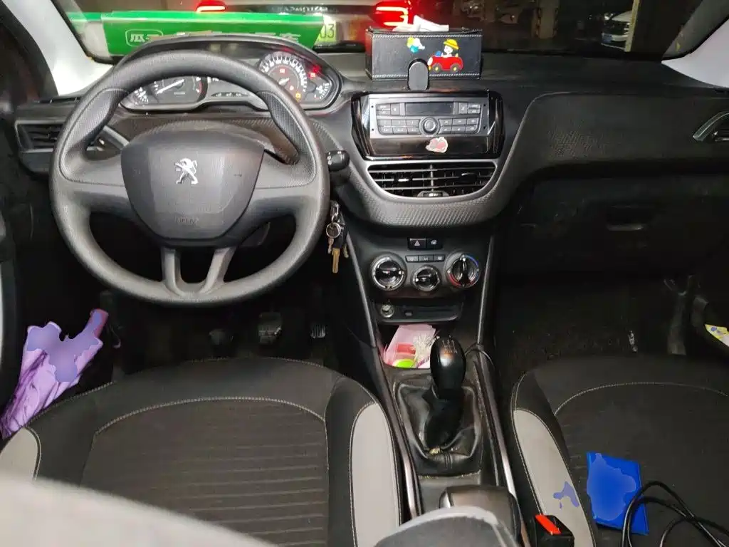 Peugeot 2008 2014 1.6L MT