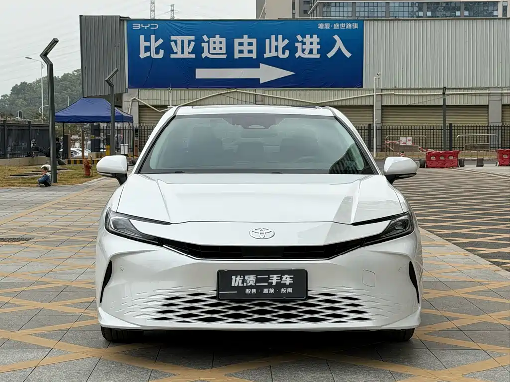 Toyota Camry — миниатюра 2
