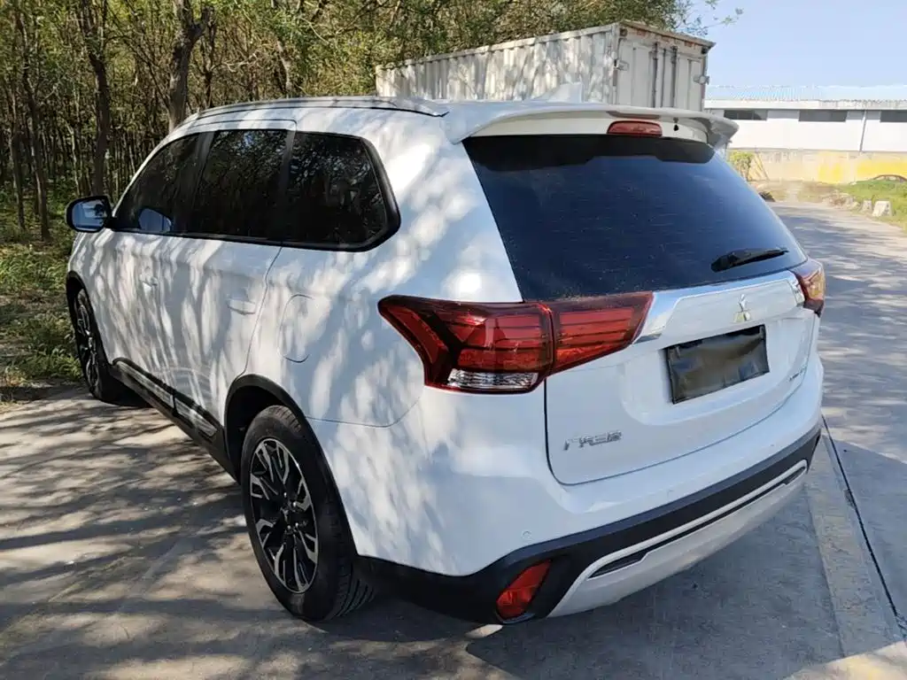 Mitsubishi Outlander — миниатюра 5
