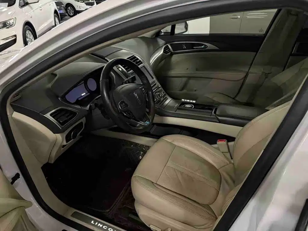 Lincoln MKZ — миниатюра 2