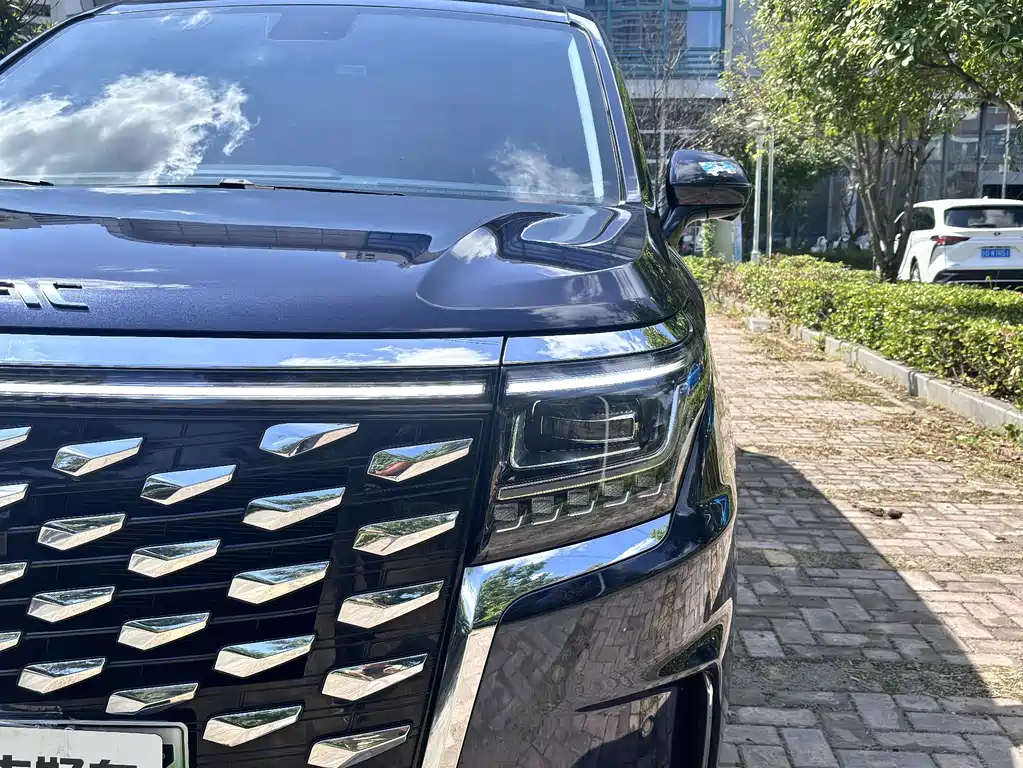 JAC Refine Refine RF8 PHEV — миниатюра 4