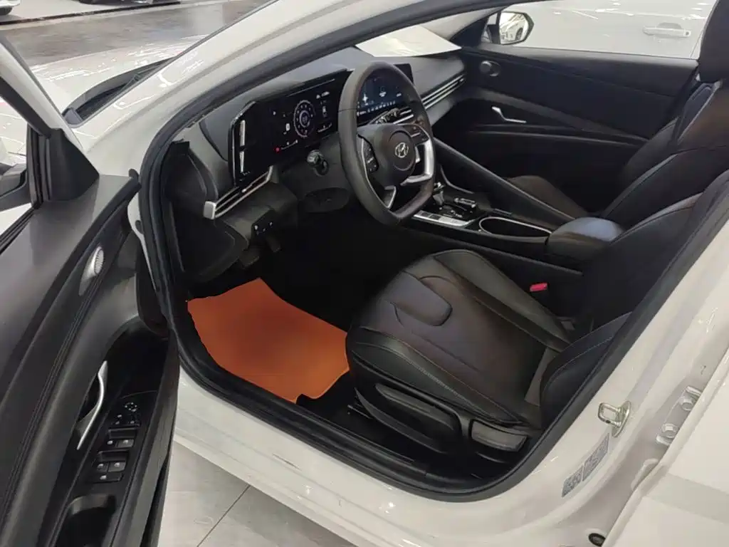 Hyundai Elantra — миниатюра 16