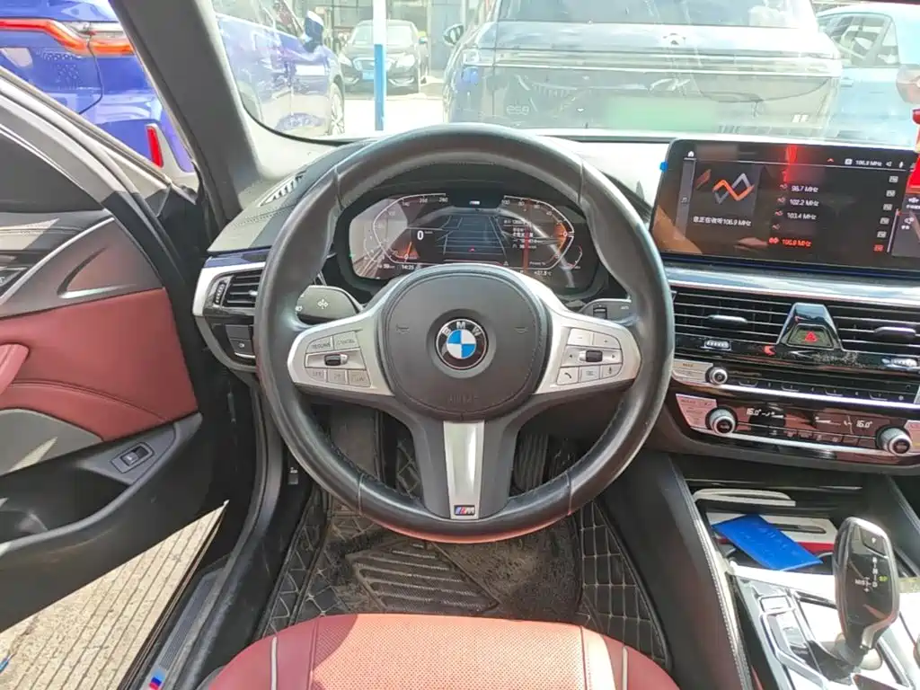 BMW 5 Series — миниатюра 11