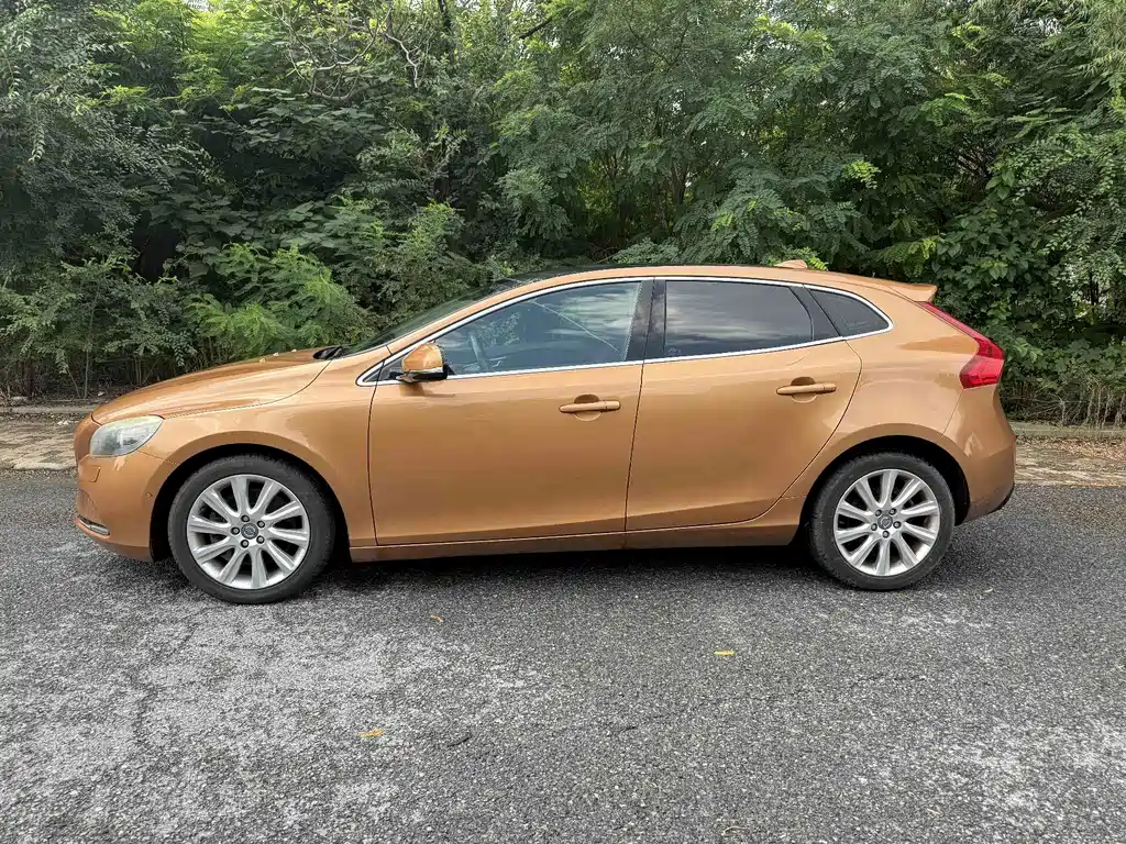 Volvo V40 — миниатюра 10