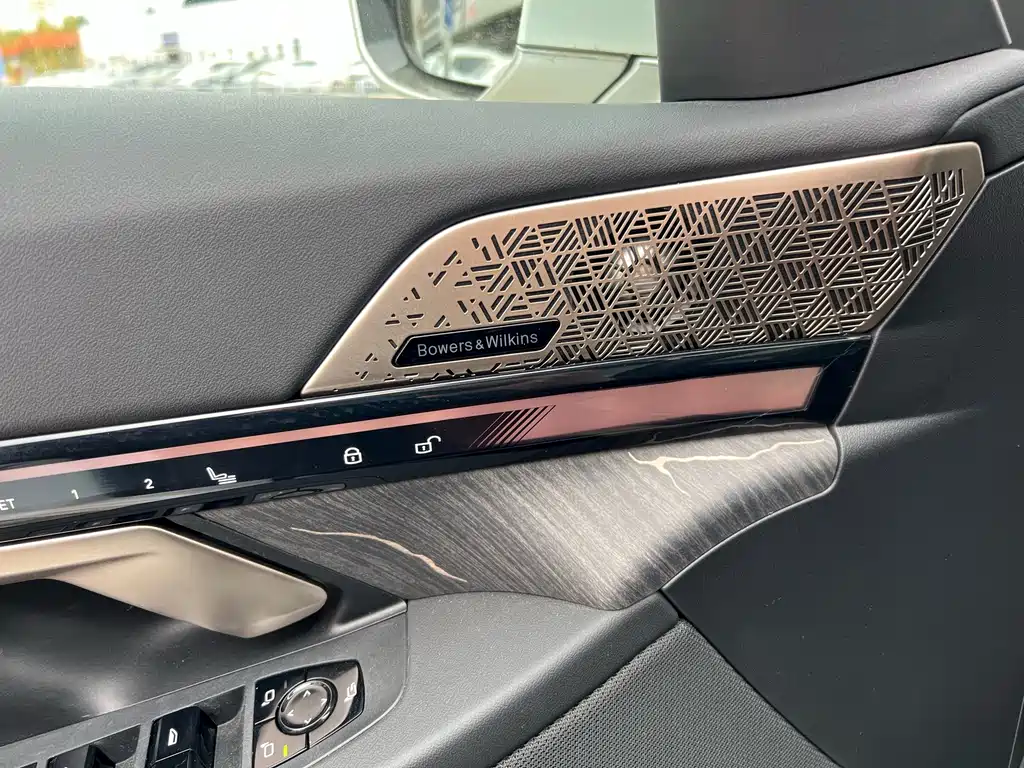 BMW 5 Series — миниатюра 6