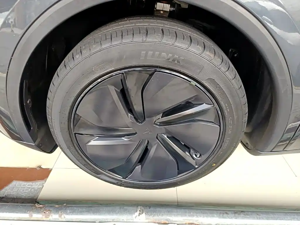 Tesla Model Y — миниатюра 23