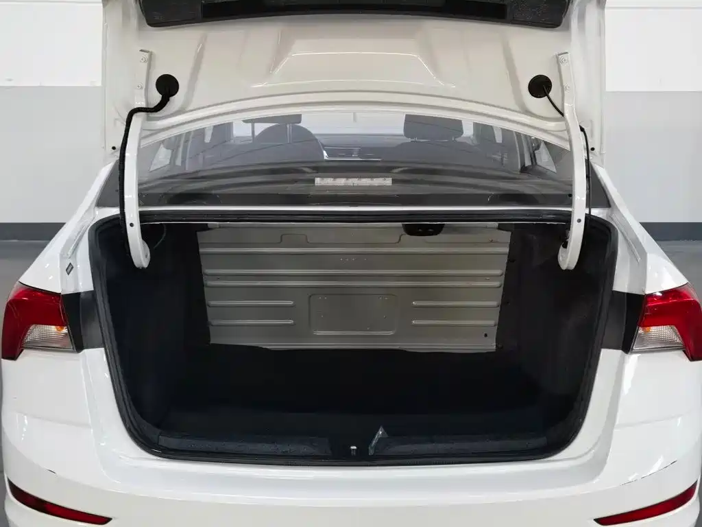 Skoda Rapid — миниатюра 5