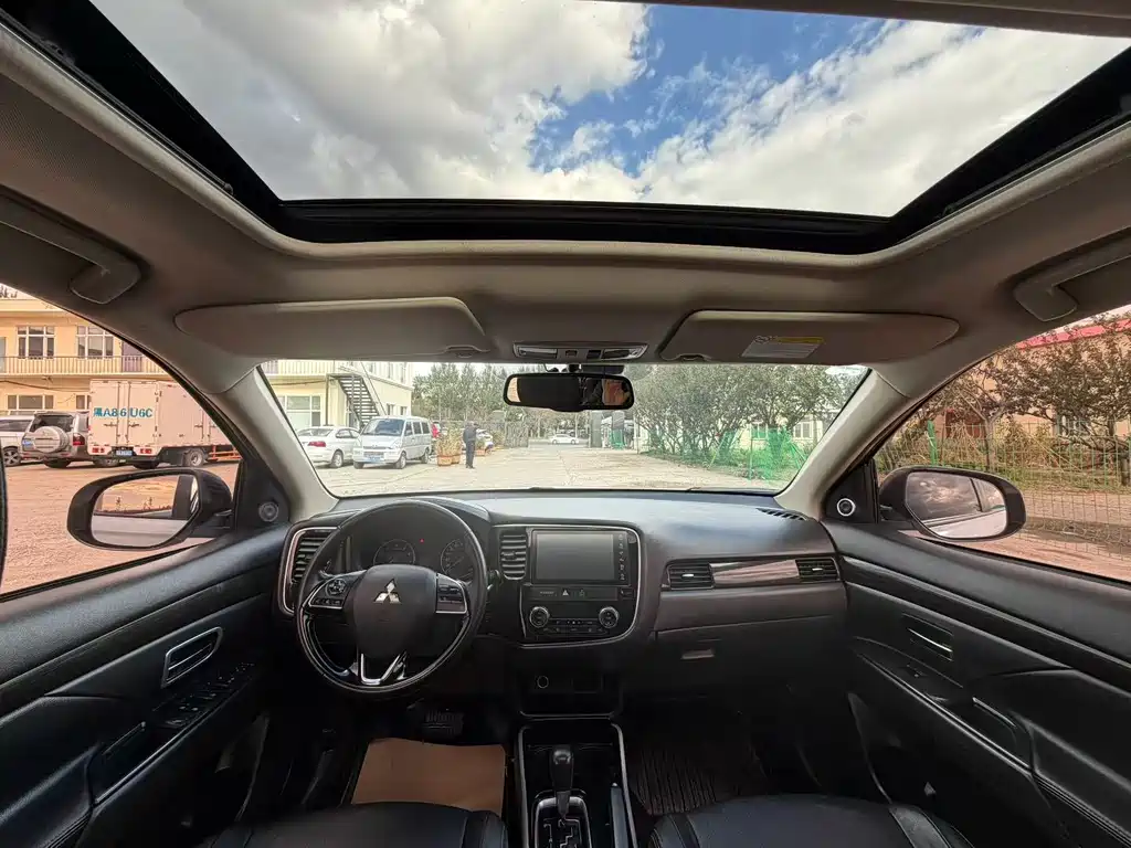 Mitsubishi Outlander — миниатюра 7