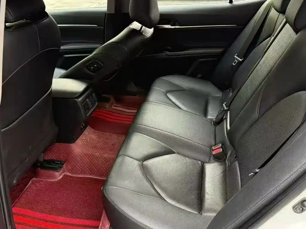 Toyota Camry — миниатюра 7