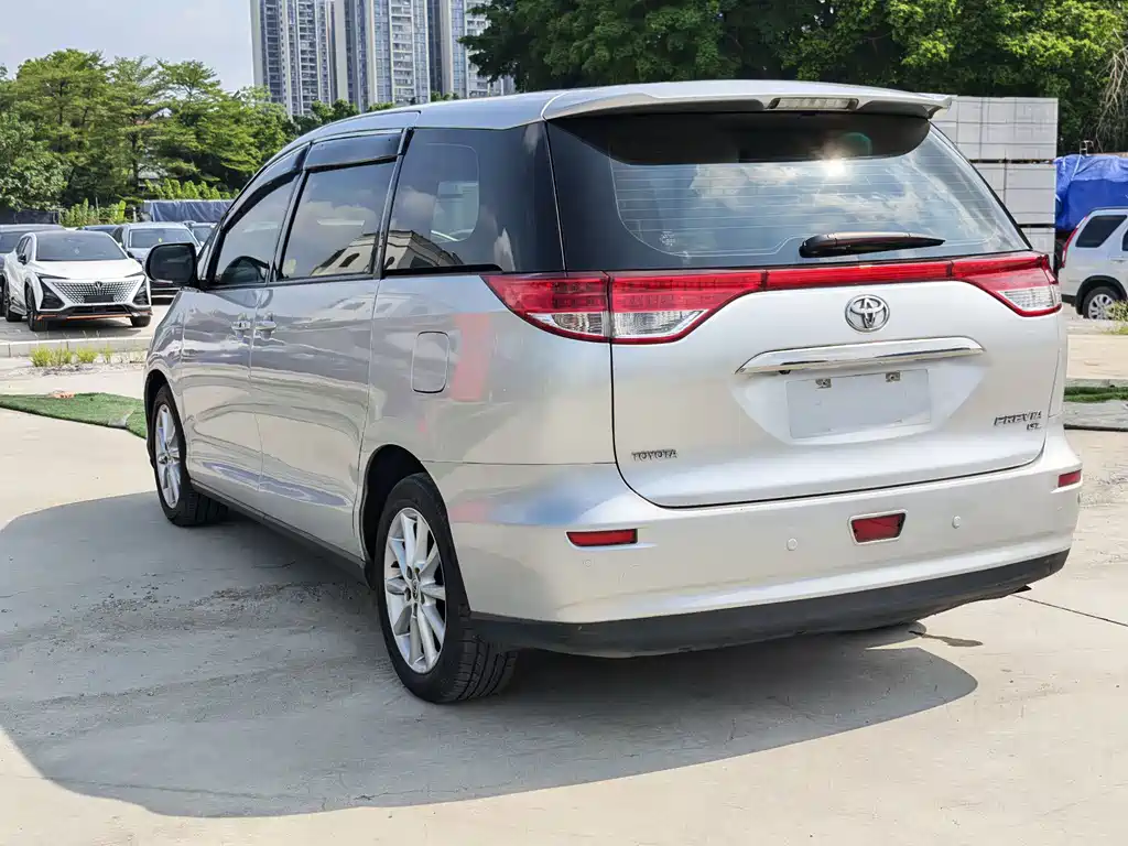 Toyota Previa — миниатюра 6