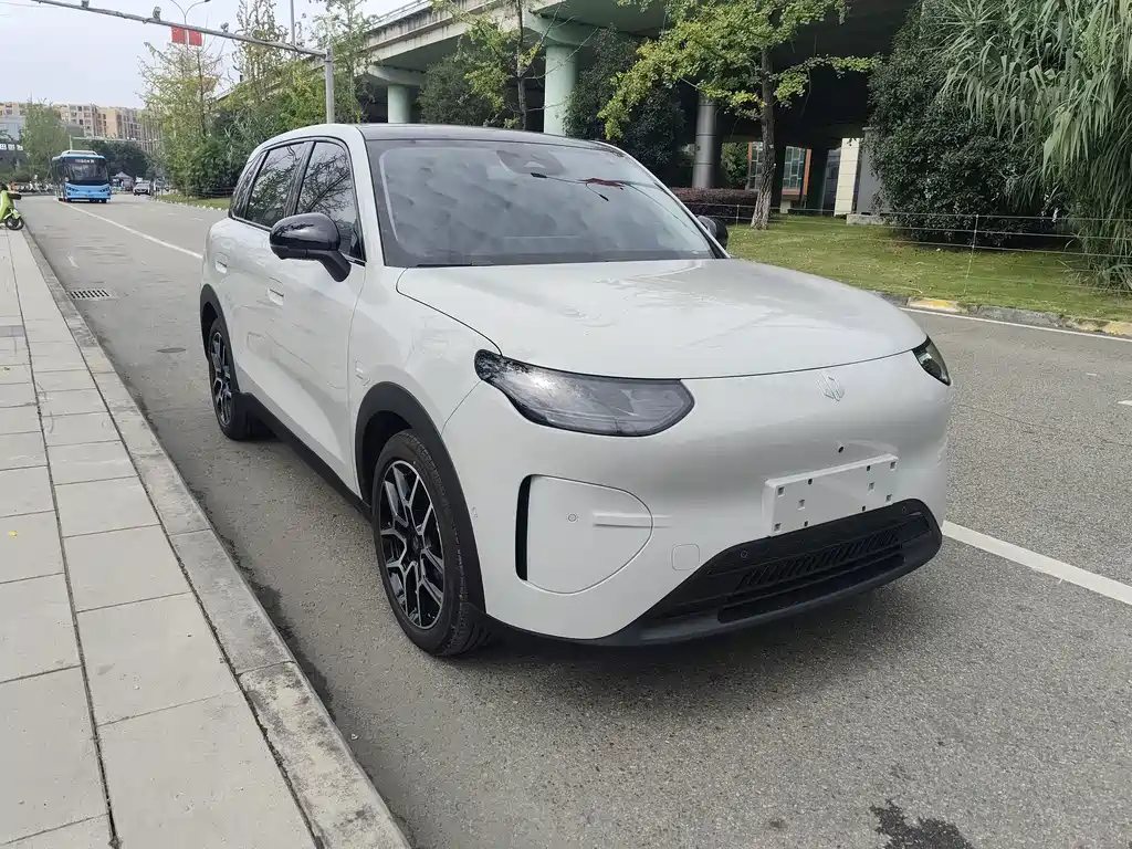 Leapmotor Leapmotor A10 — миниатюра 12