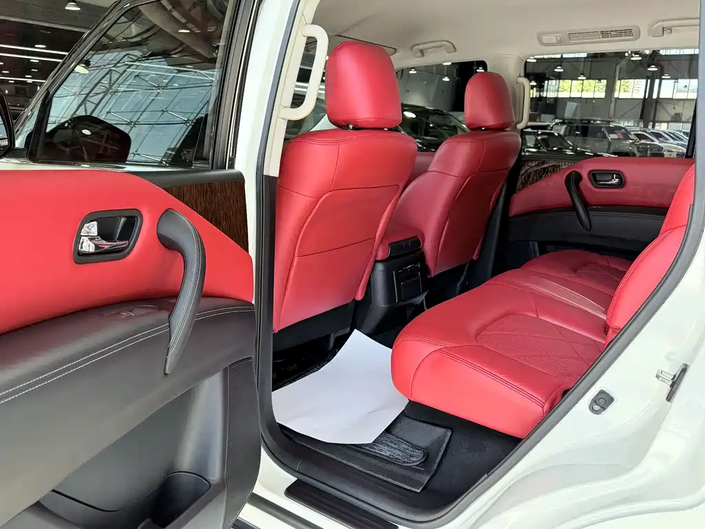 Nissan Patrol — миниатюра 8