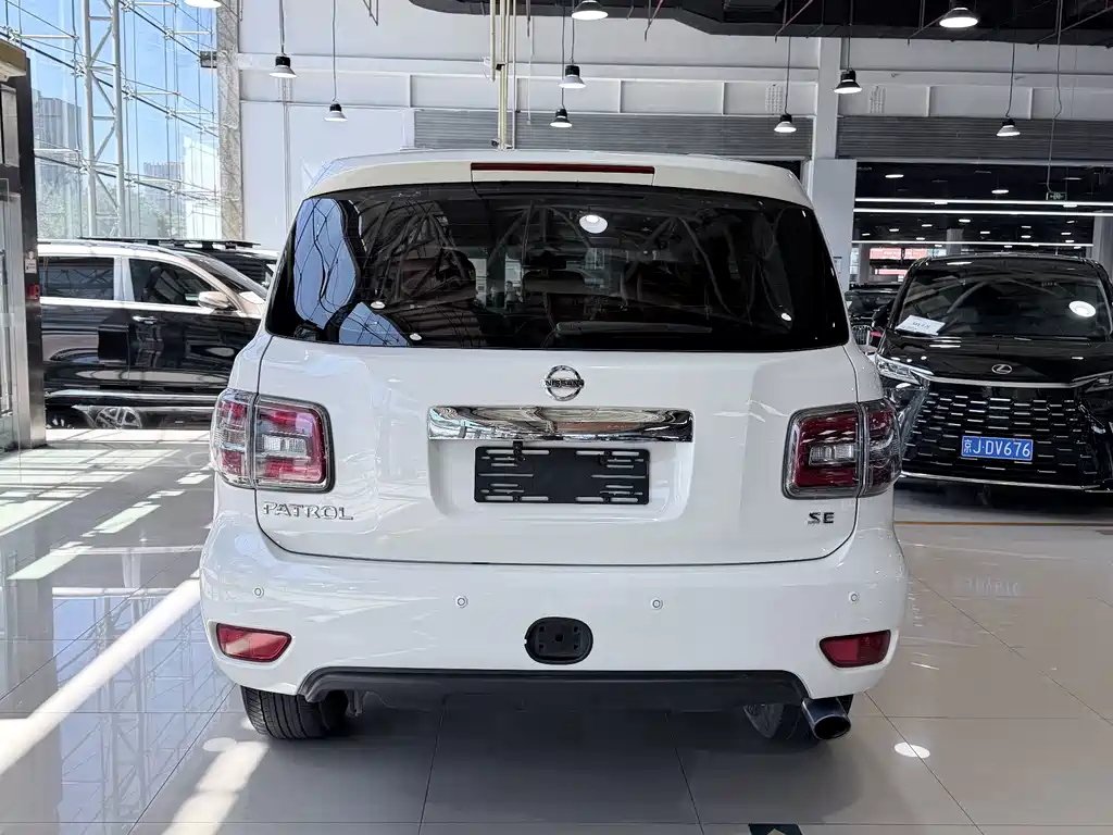 Nissan Patrol — миниатюра 19