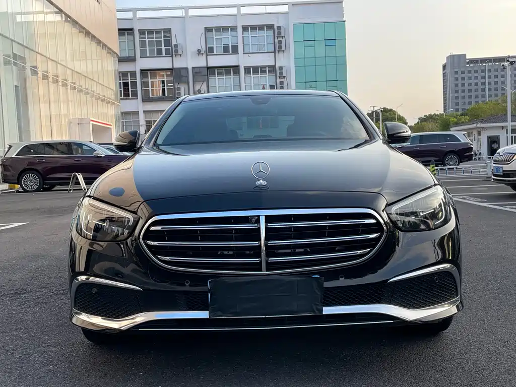 Mercedes-Benz E-Class — миниатюра 2