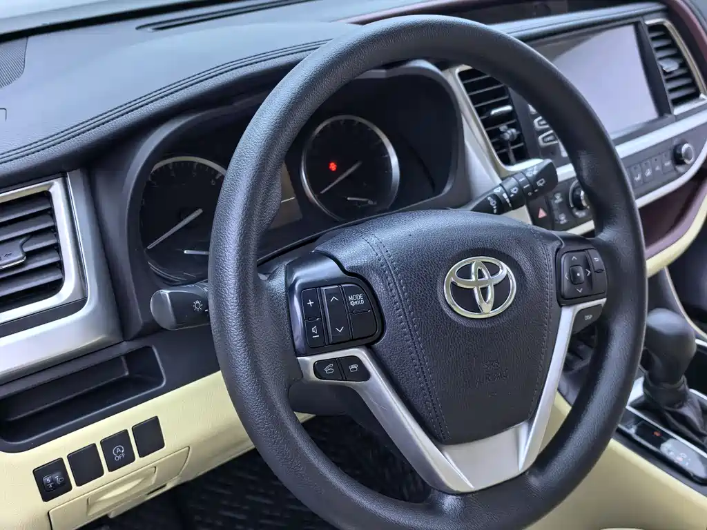 Toyota Highlander 2017 2.0T Elite 7 мест