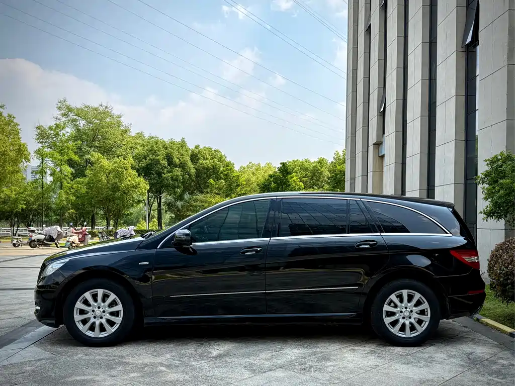 Mercedes-Benz R 2017 R 320 4MATIC
