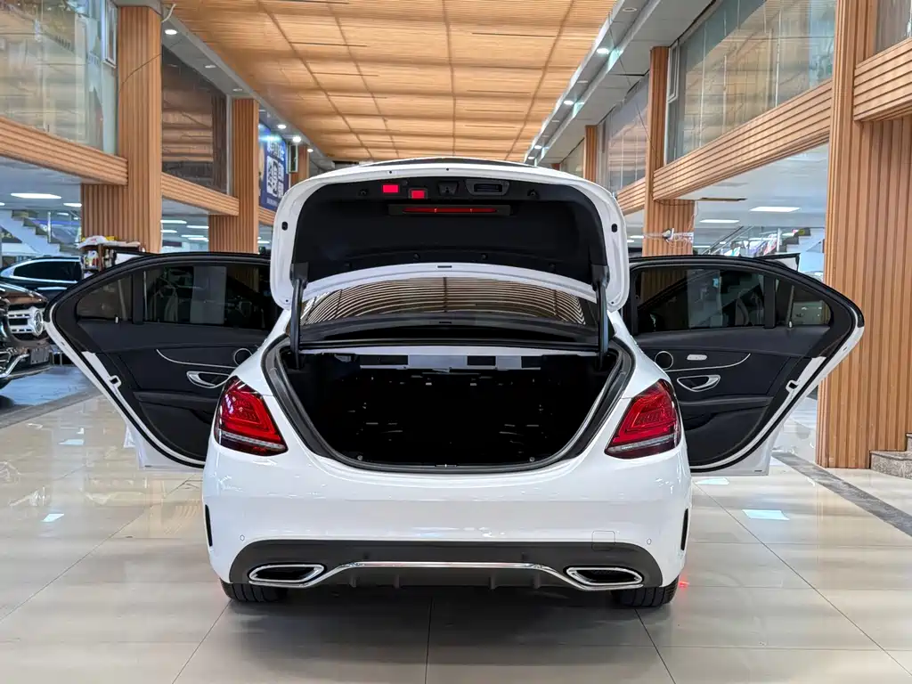 Mercedes-Benz C-Class — миниатюра 14