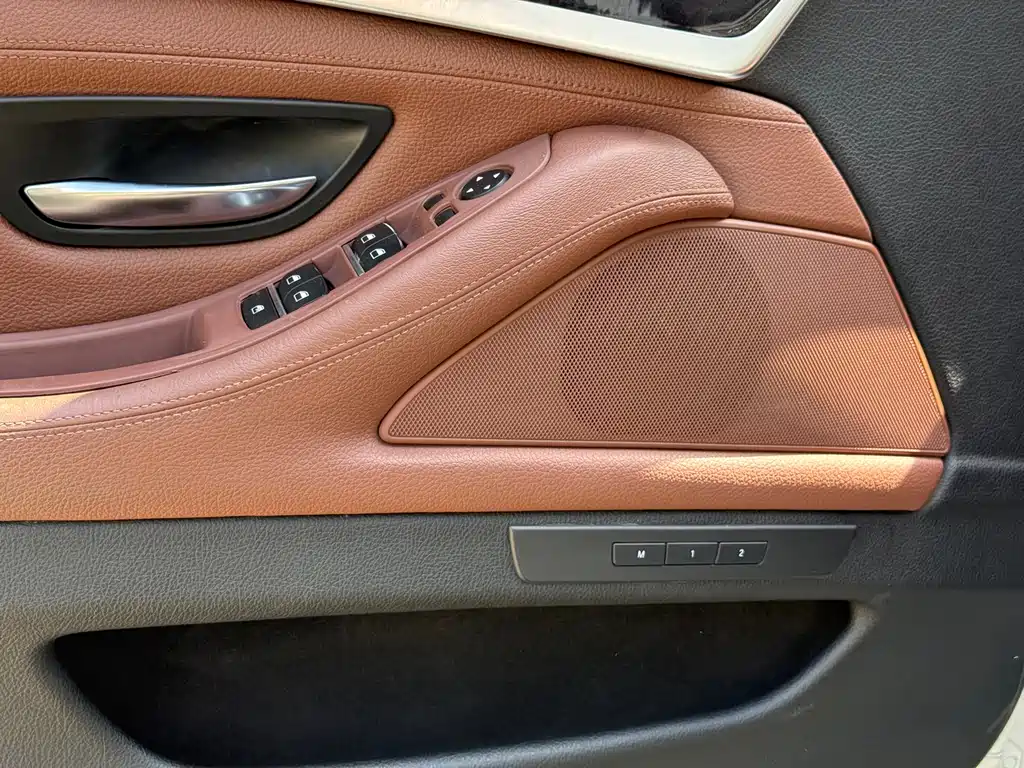 BMW 5 Series — миниатюра 13
