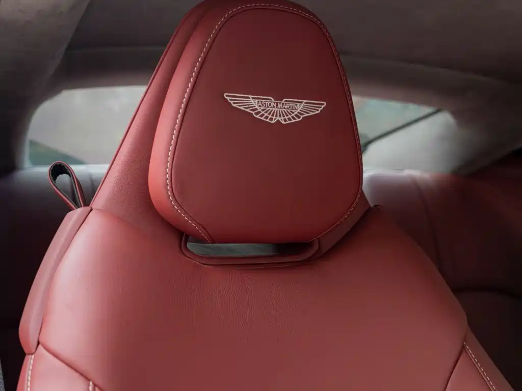 Aston Martin DB11 — миниатюра 17