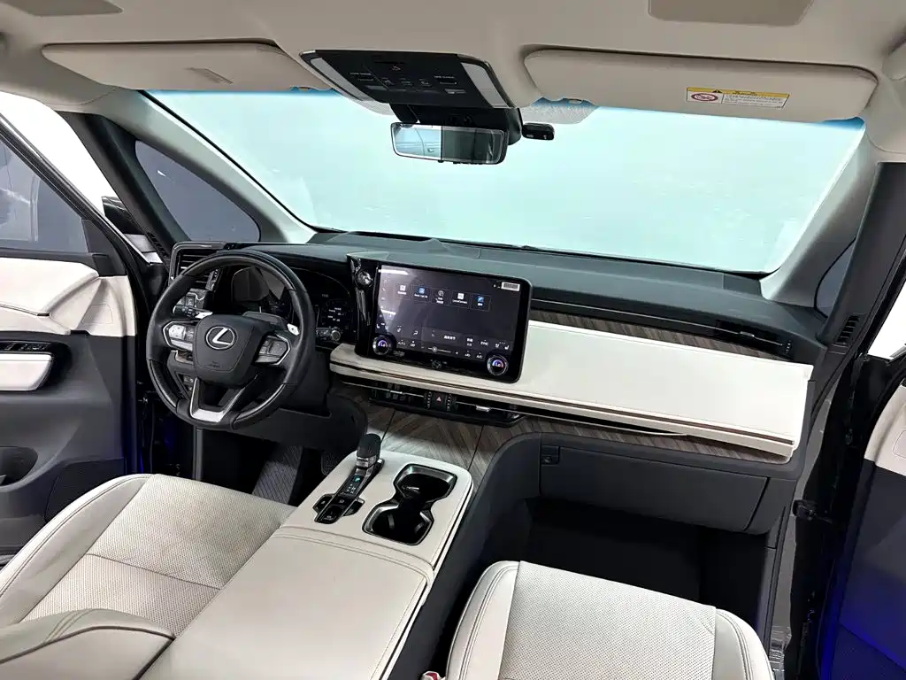 Lexus LM — миниатюра 13