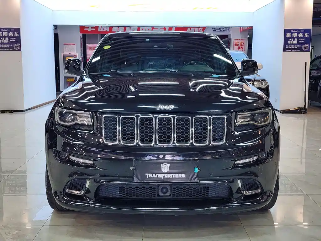 Jeep Grand Cherokee SRT — миниатюра 2