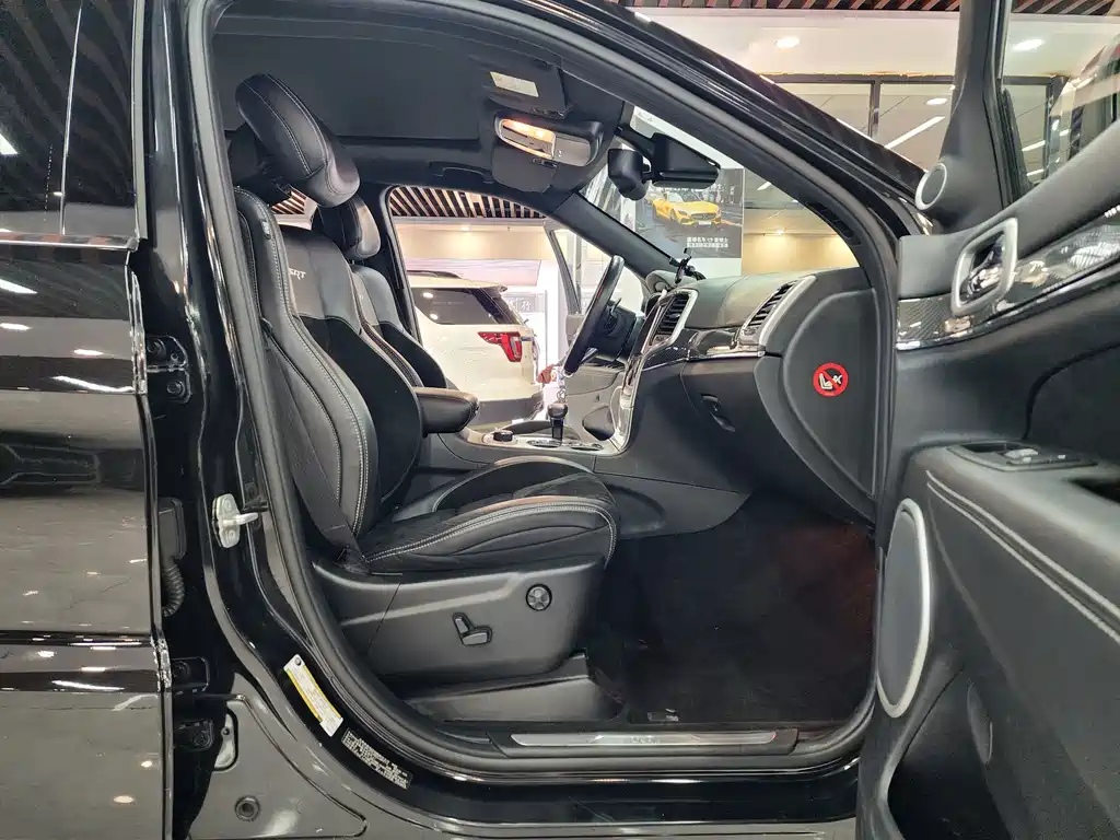 Jeep Grand Cherokee SRT — миниатюра 12