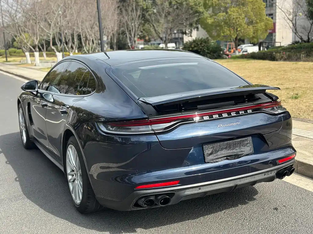 PORSCHE PANAMERA