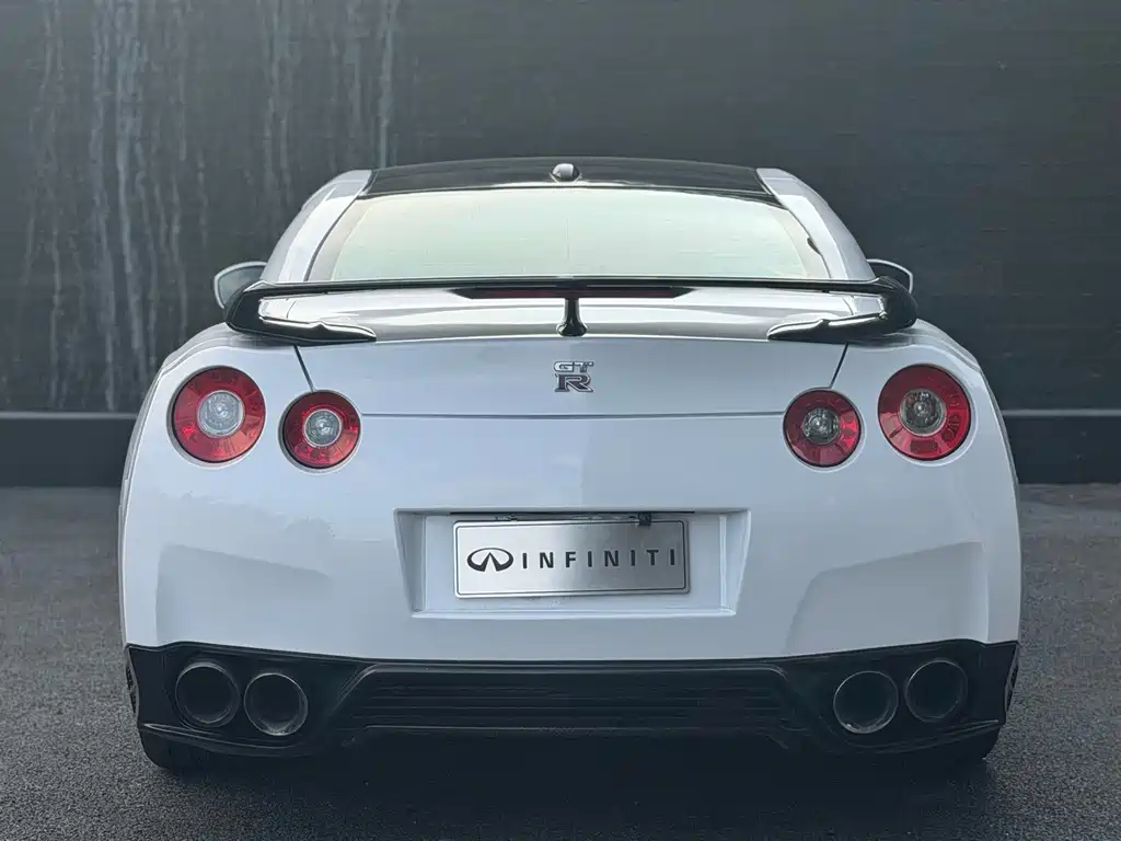 Nissan GT-R — миниатюра 8