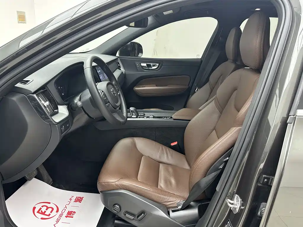 Volvo XC60 2022 B5 Sport