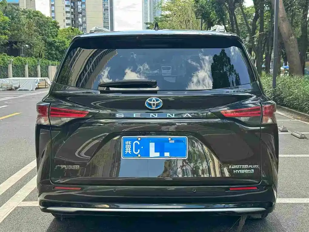 Toyota Sienna 2023 2.5L Luxury