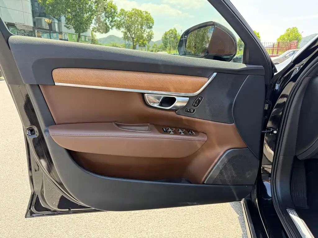 Volvo S90 — миниатюра 5