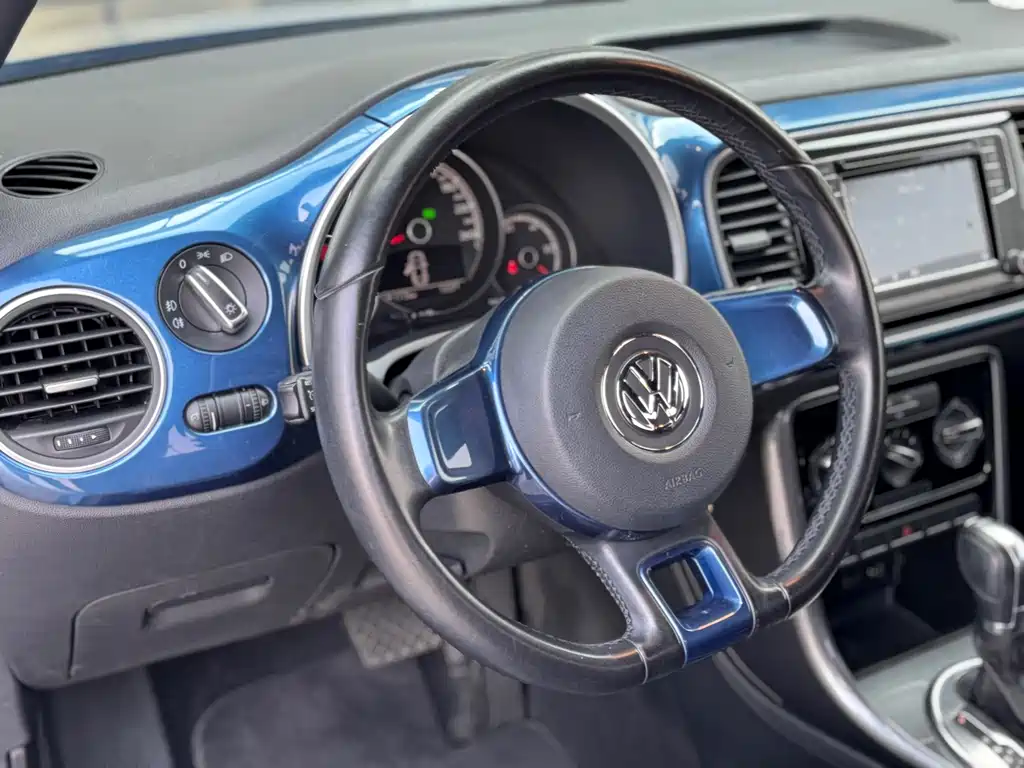 VOLKSWAGEN BEETLE