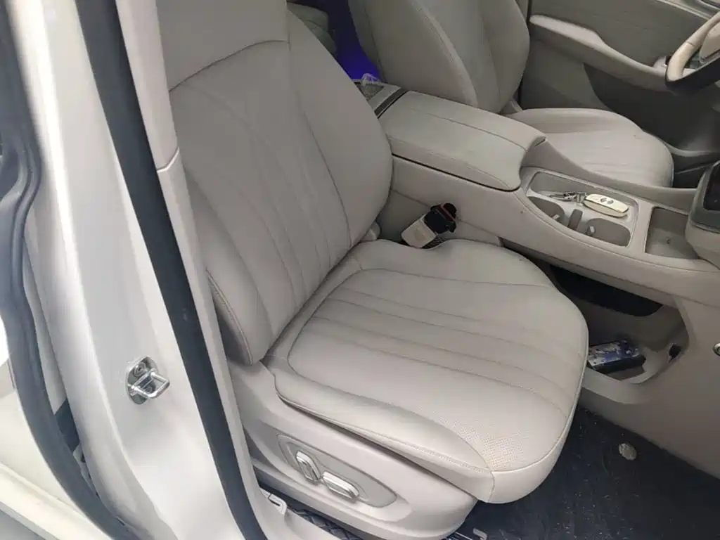Roewe iMAX8 New Energy — миниатюра 25