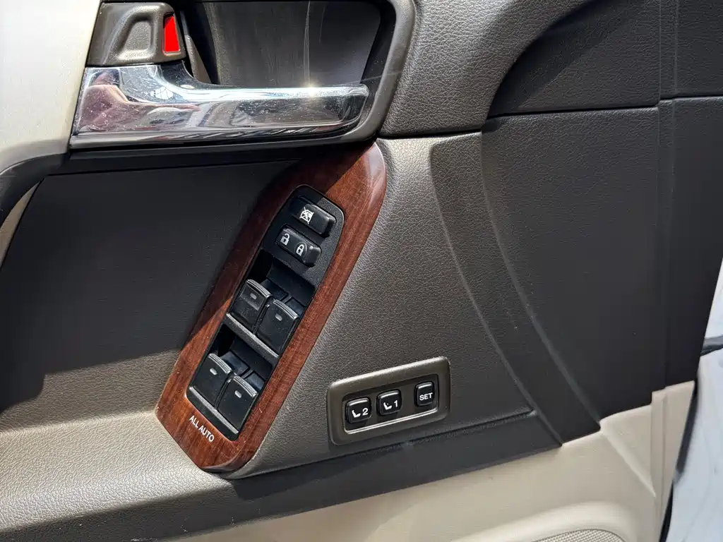 Toyota Land Cruiser Prado 2010 4.0L AT VX NAVI