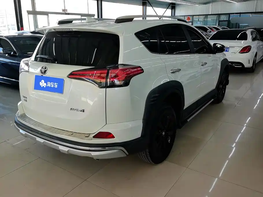 Toyota RAV4 — миниатюра 3