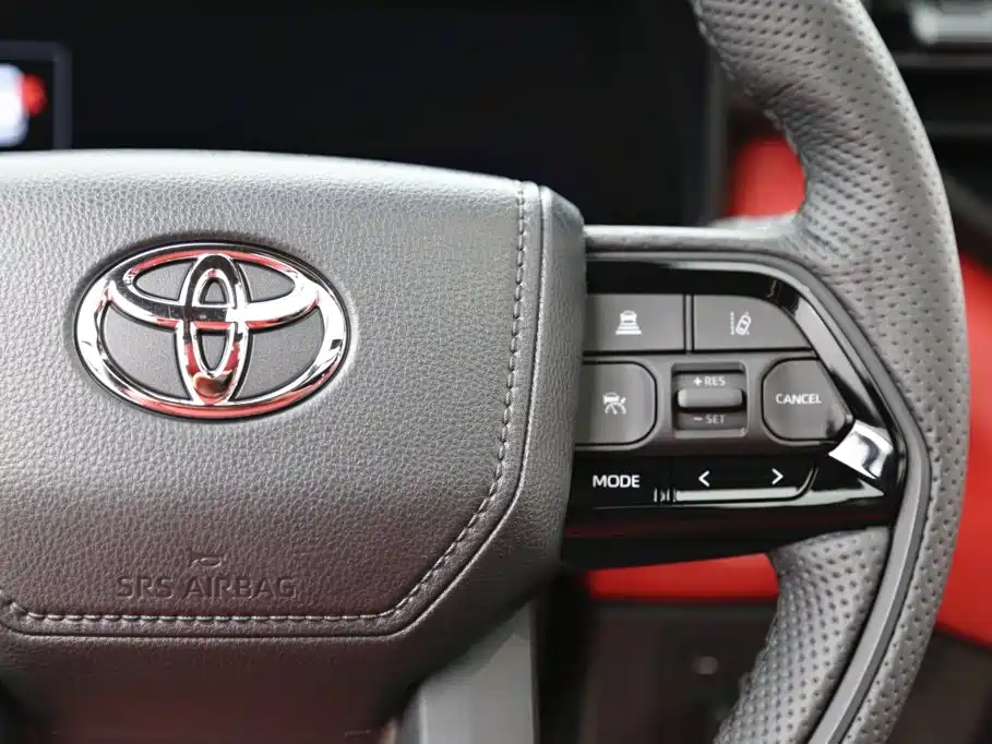 Toyota Sequoia — миниатюра 17