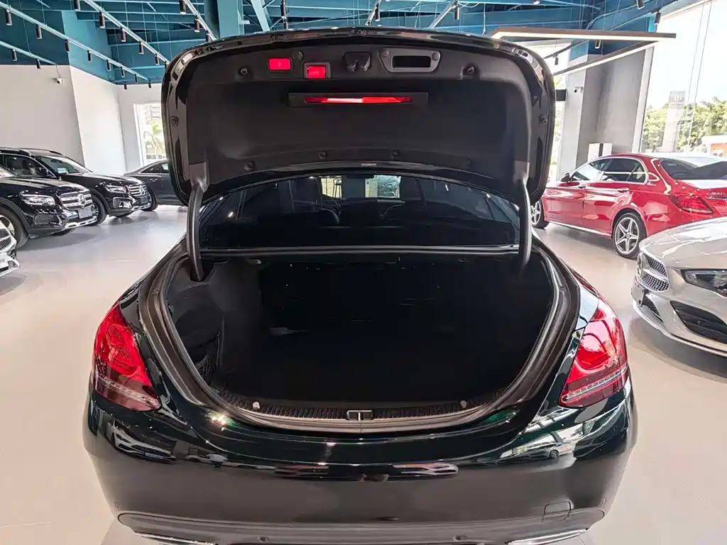 Mercedes-Benz C-Class — миниатюра 16