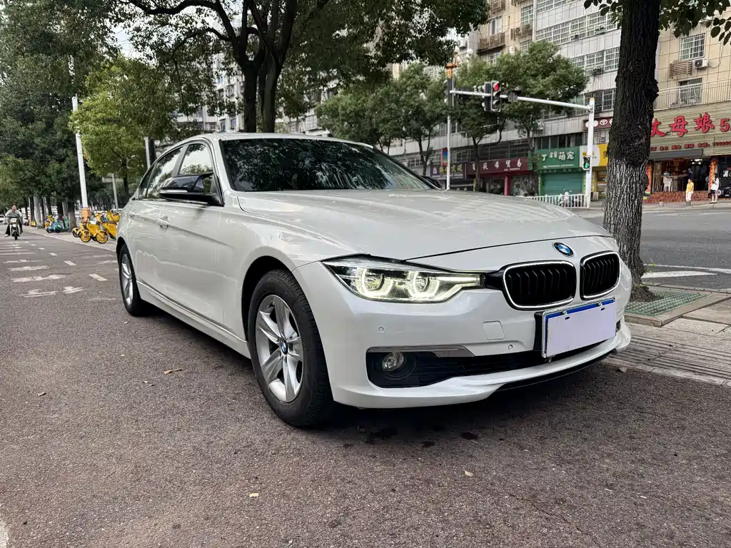 BMW 3 Series — миниатюра 3