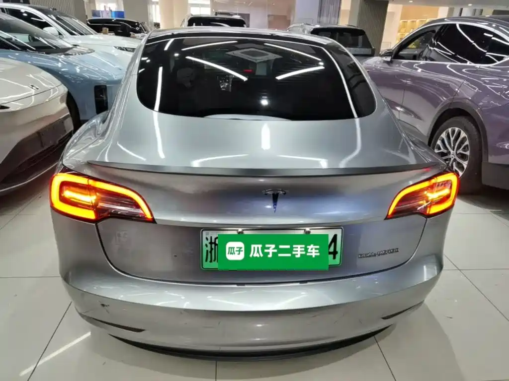 Tesla Model 3 — миниатюра 6