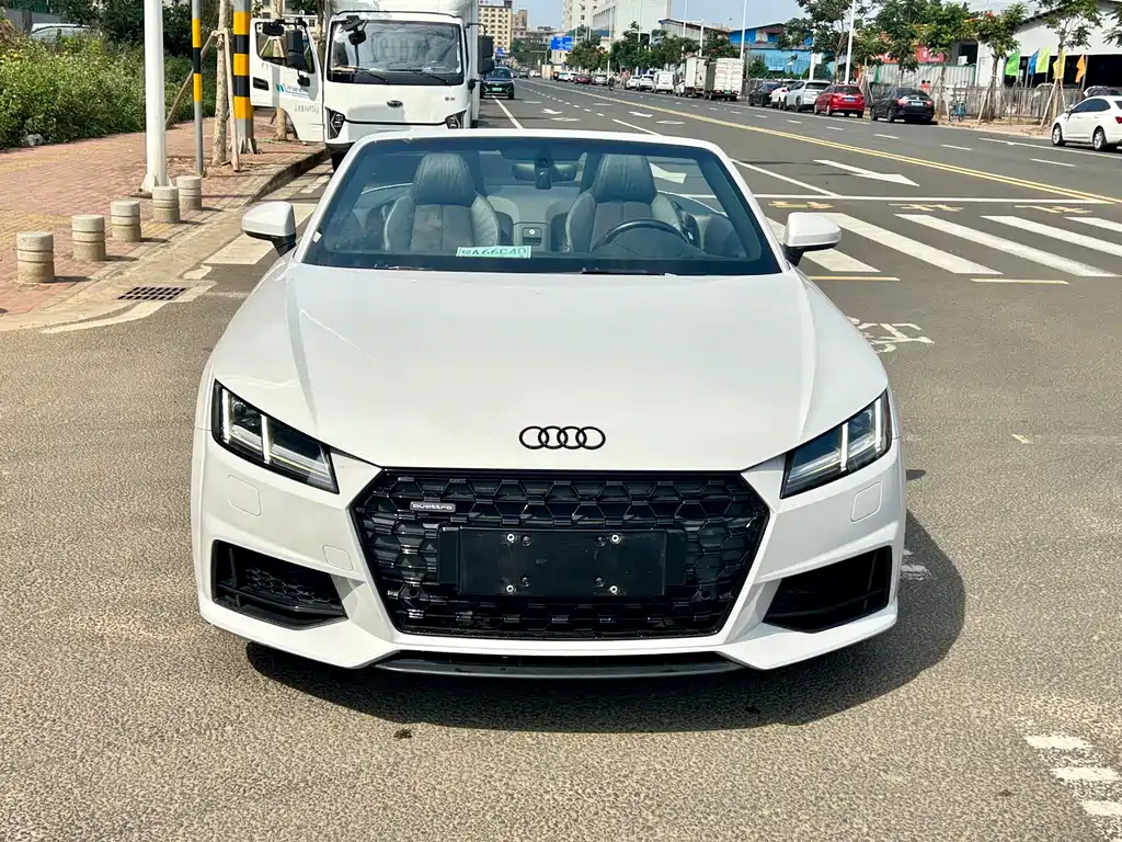 AUDI TT