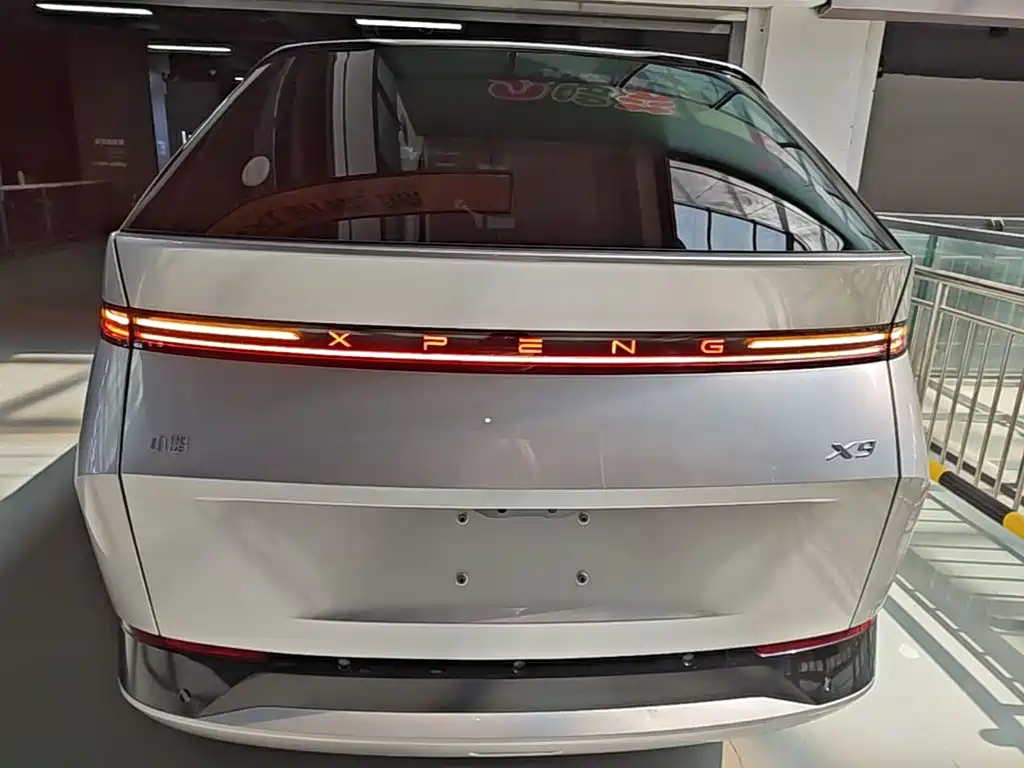 XPeng X9 — миниатюра 6