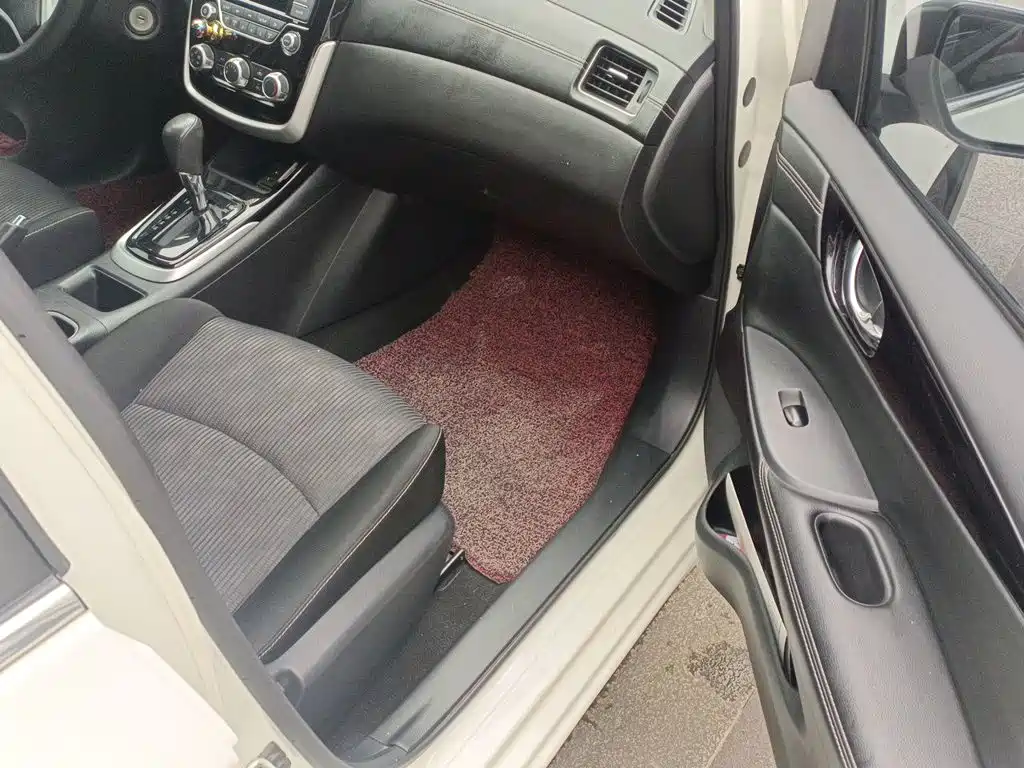 Nissan Tiida — миниатюра 18