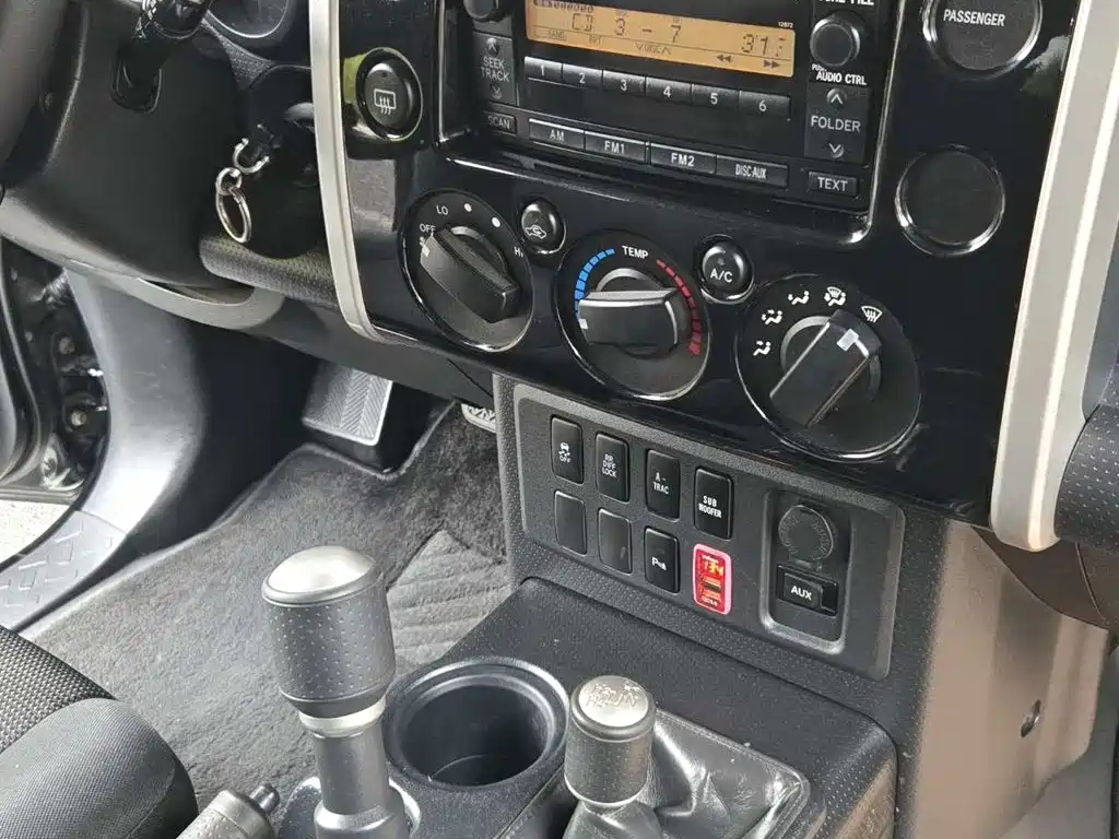 Toyota FJ Cruiser — миниатюра 10